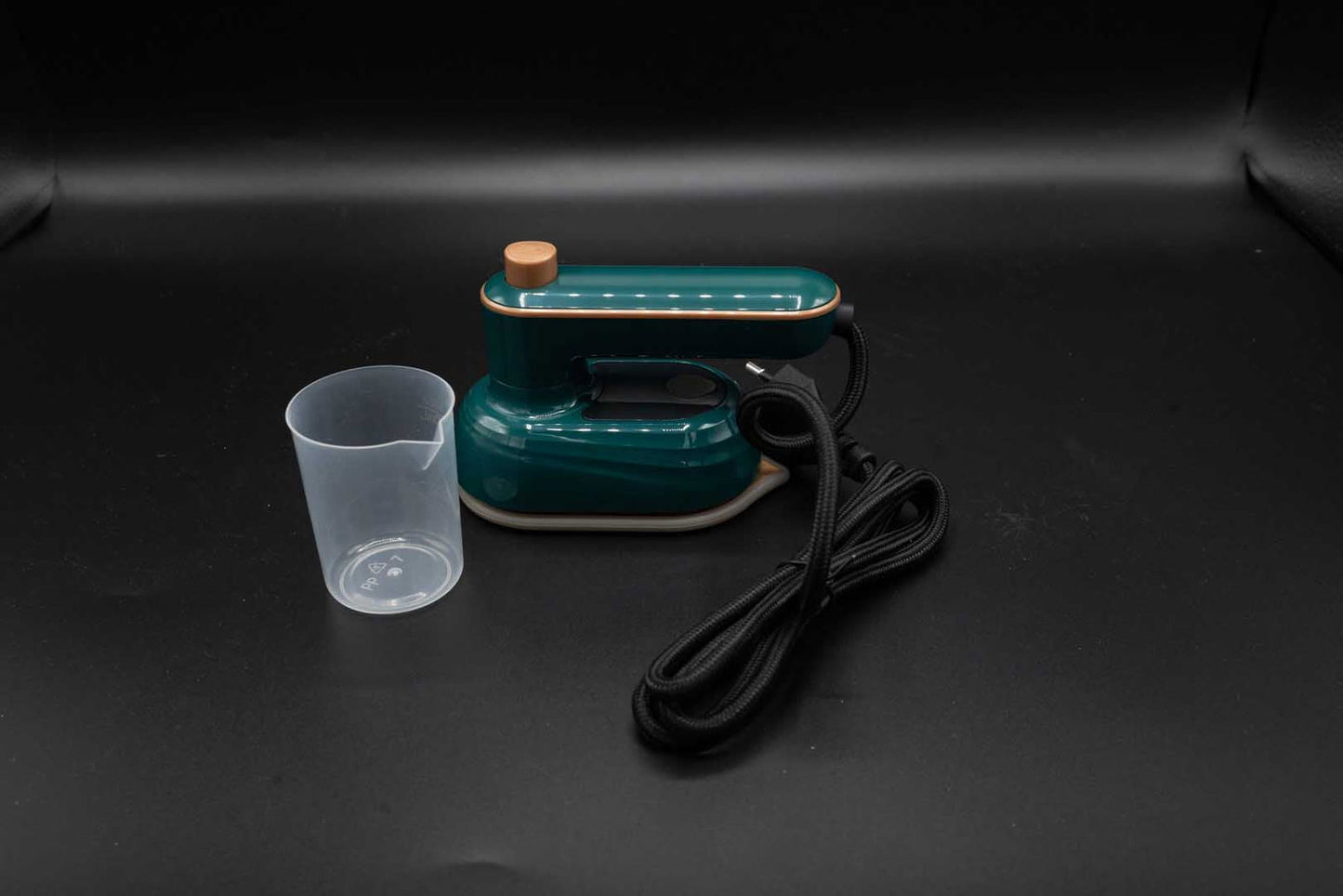 Mini fer à repasser de voyage - Les tresors de PAQ